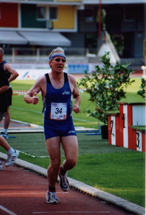 2003/800/f34.jpg