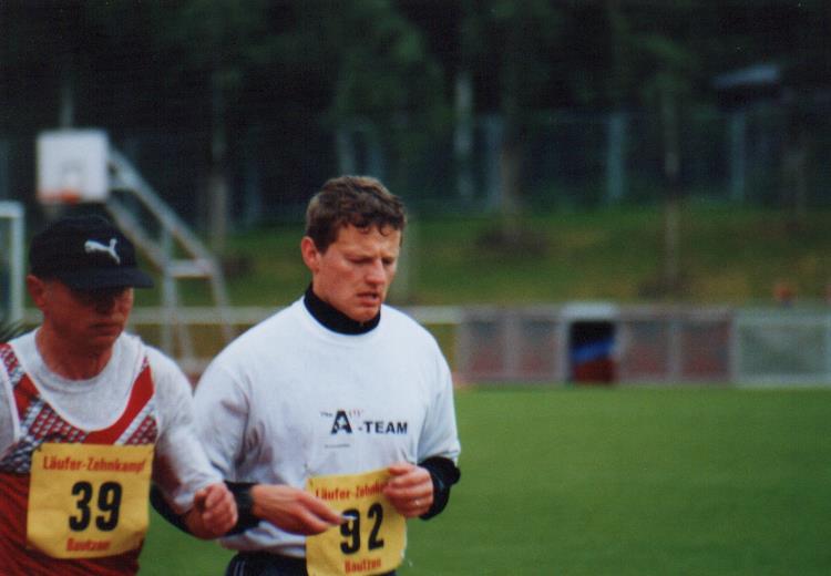 2004/10000/U33.jpg